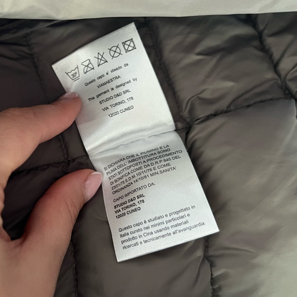 Ultra Light Down Jacket - 80% duck down and 20% feather-size S/M - Picture 6 of 8